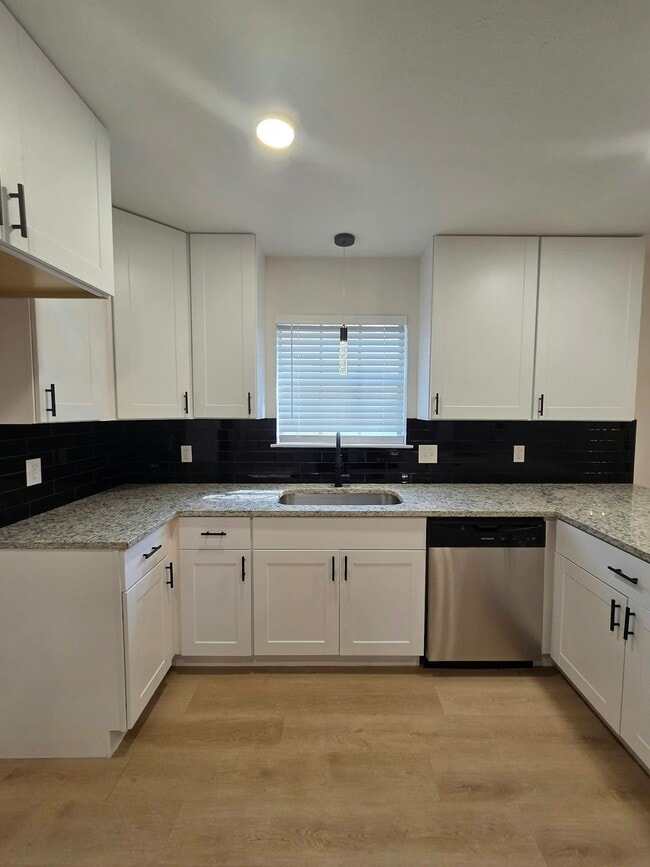 Building Photo - 6400 Buena Vista Dr
