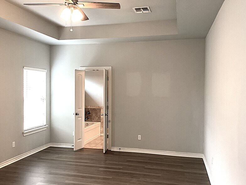 Building Photo - 201 Kimberly Dr