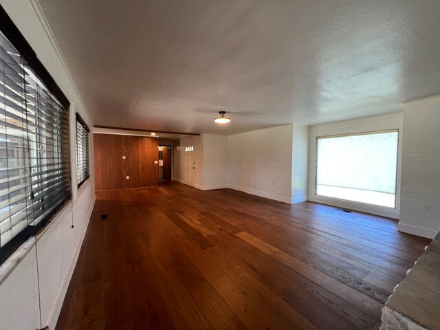 Building Photo - 1157 East Ave