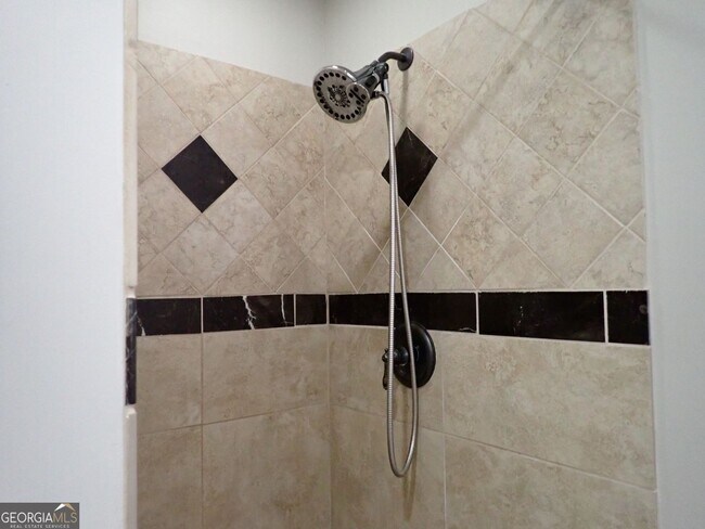 Building Photo - 827 Sinclair Way