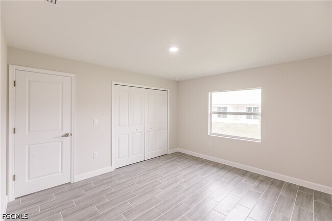 Building Photo - 4724 22nd St SW