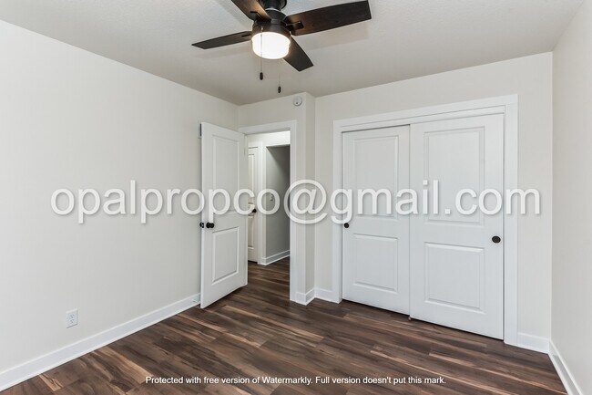 Building Photo - 3911 E Douglas Ave