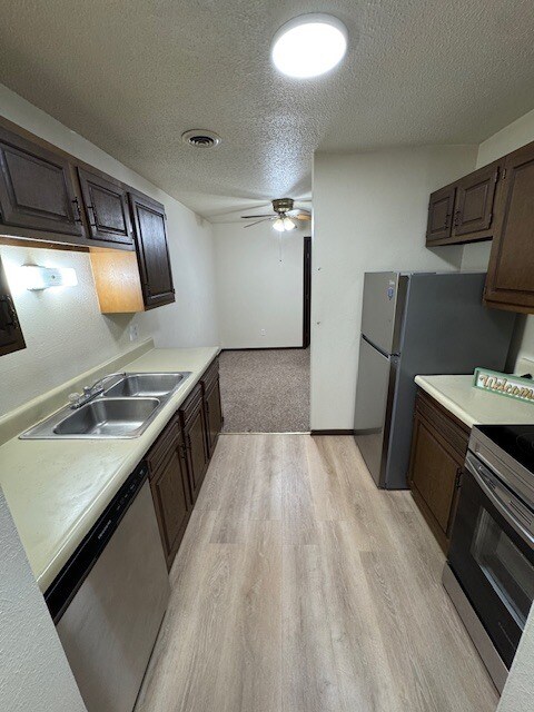 Building Photo - Legacy at Brookforest