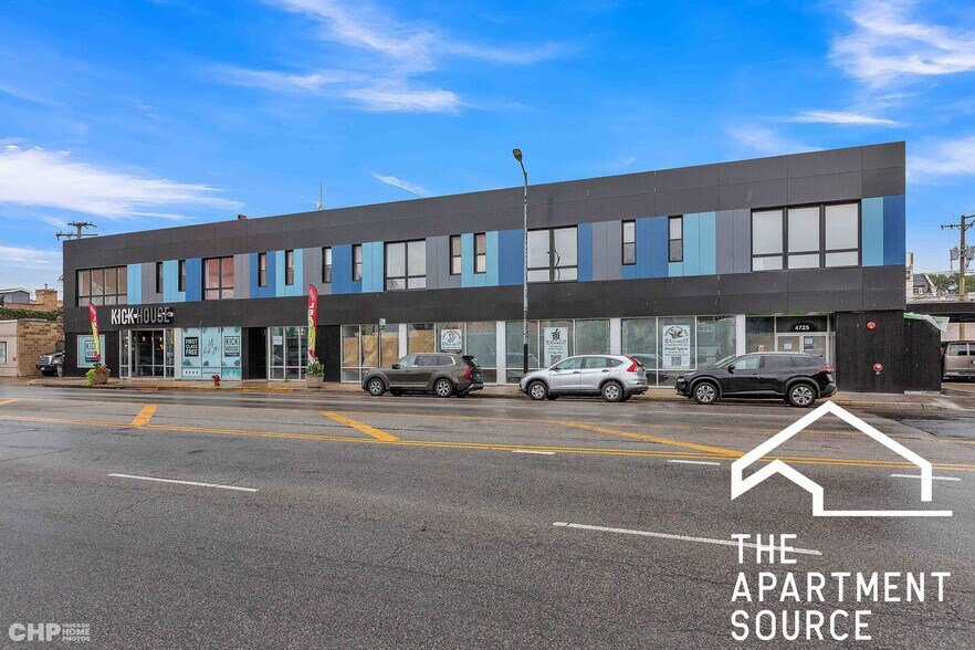 Building Photo - 4733 N Western Ave