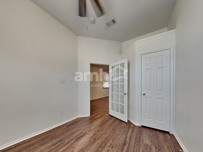 Building Photo - 219 Dartmouth Dr