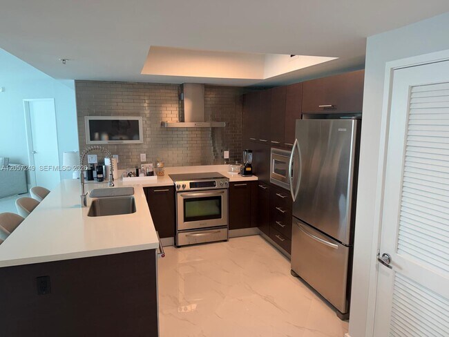 Building Photo - 250 Sunny Isles Blvd