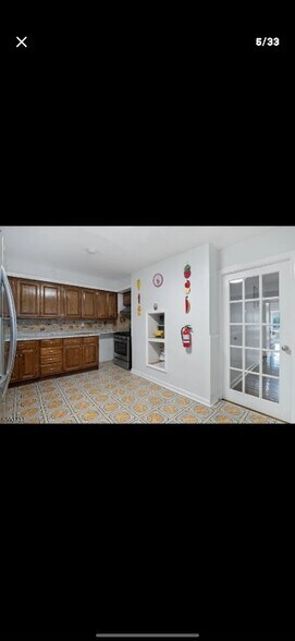 Building Photo - 550 Jefferson Ave