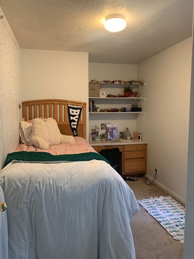 Building Photo - PRIVATE ROOM available at University Avenue Condos