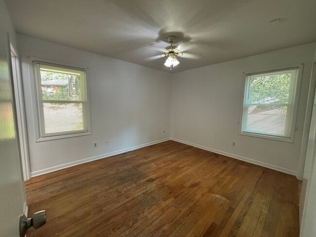 Building Photo - Beautiful 3 Bedroom, 2 Bath Home in a Quie...