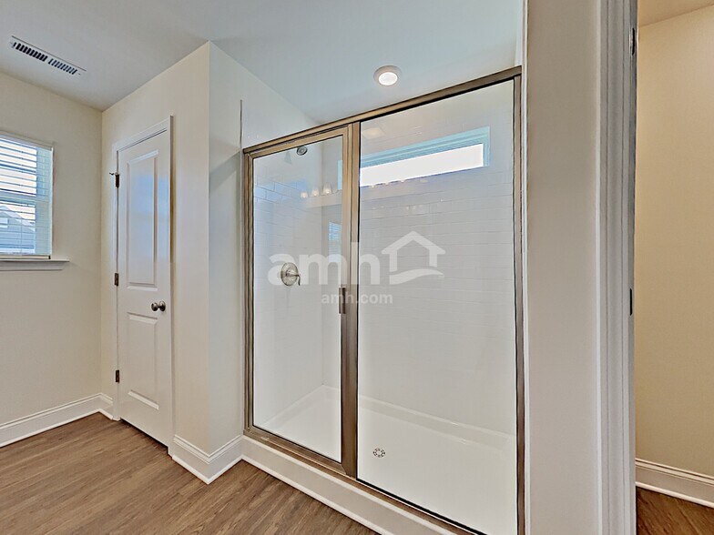 Building Photo - 106 Samara Ln