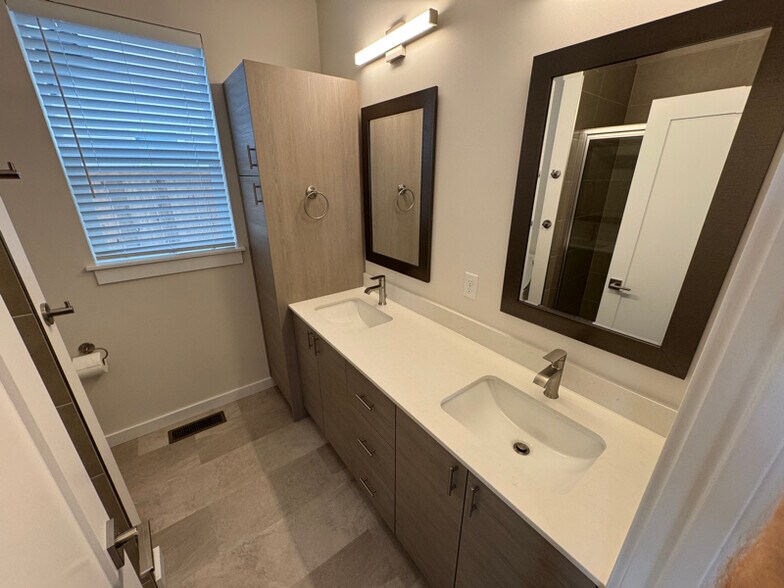 Building Photo - 611 Companion Wy