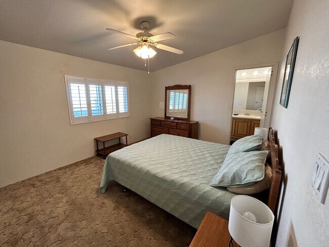 Building Photo - Charming 2-Bedroom 2-Bathroom Furnished Ma...
