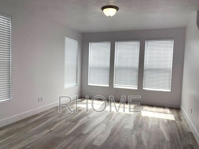 Building Photo - 1824 W Torlundy Dr