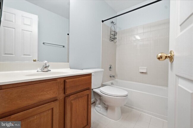 Building Photo - 899 Stonefield Square NE
