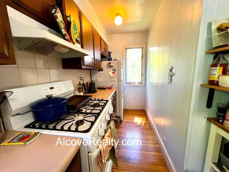 Building Photo - 21 Sartwell Ave