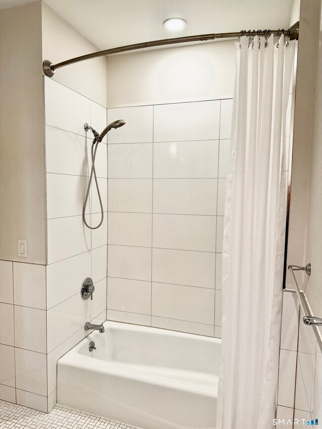 Building Photo - 60 Willow St