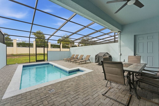 Building Photo - 2440 Dubai St