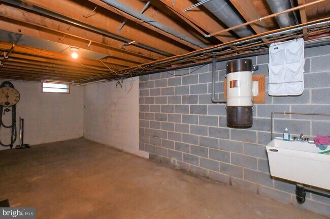 Building Photo - 306 Cedar Hill Rd