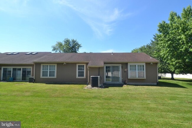 Building Photo - 4004 Adelaide Dr