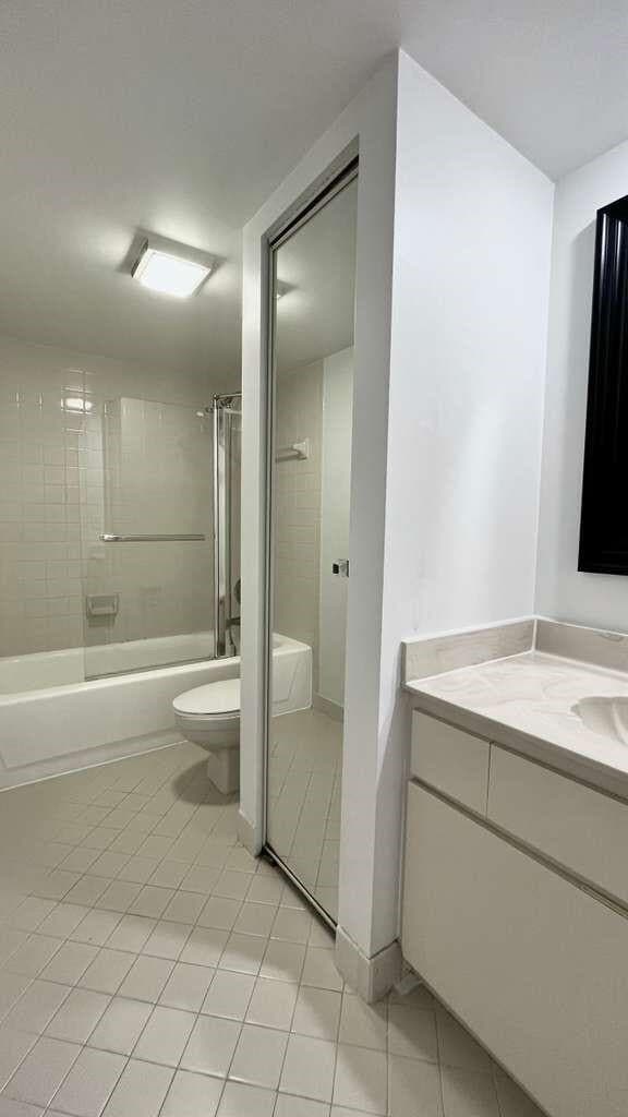 Building Photo - 12 Waterford Dr S