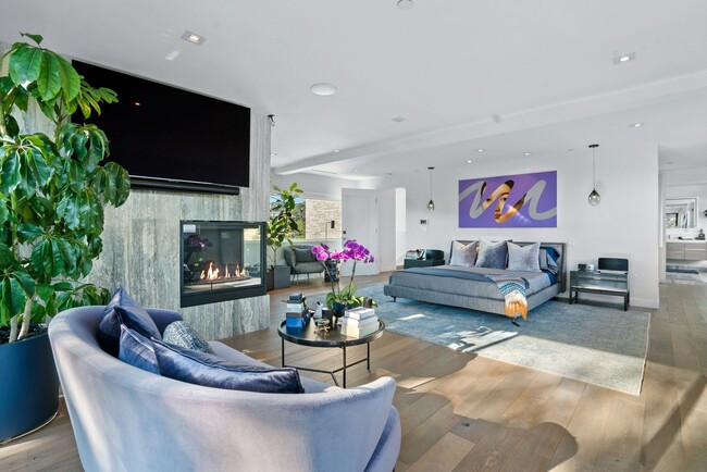 Building Photo - Prestigious Hollywood Hills Home for Rent