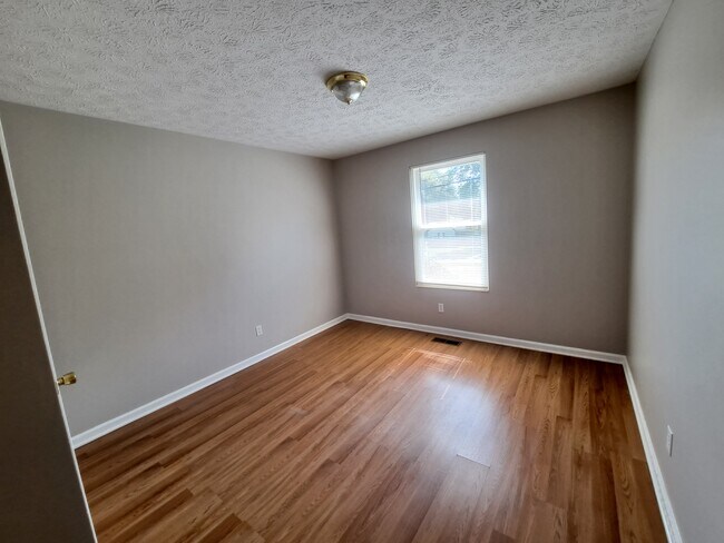 Bedroom 3 - 7641 Saundersville Rd