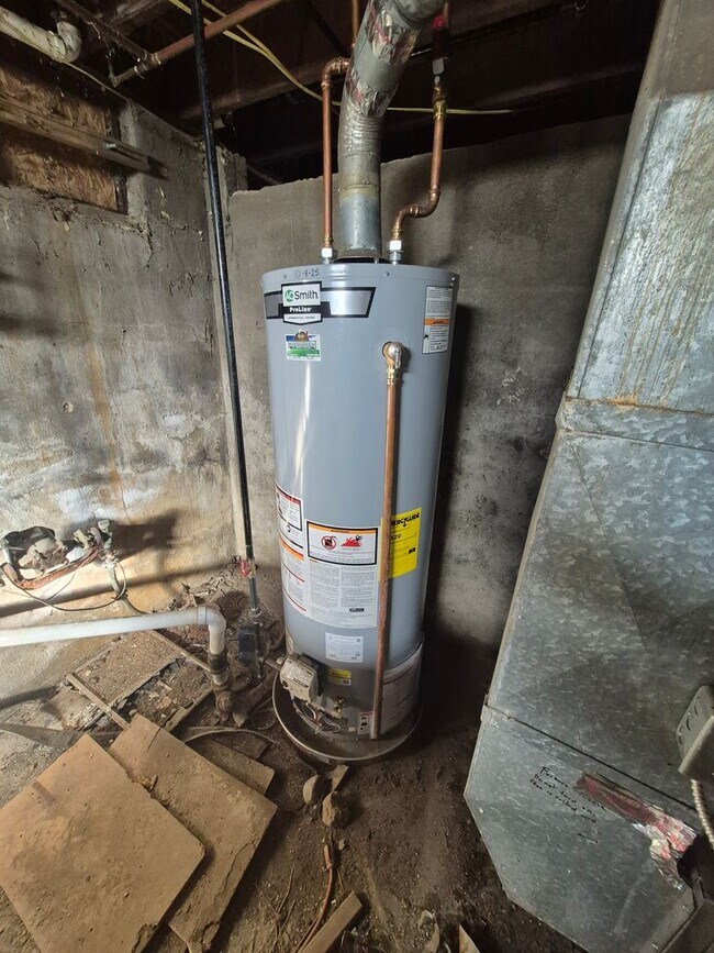 Building Photo - Cozy 1 bedroom house with large yard