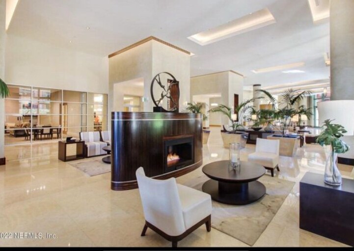 Building Photo - 1431 Riverplace Blvd