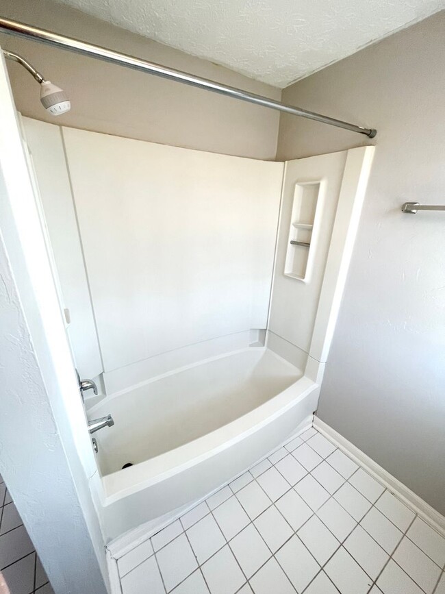 Building Photo - Wonderful house in Reynoldsburg, completely move-in ready!