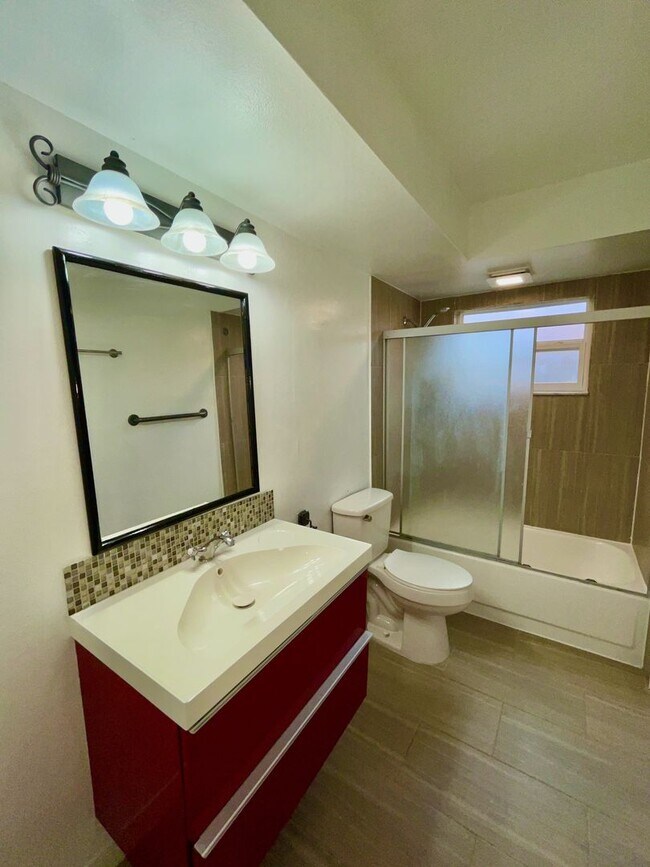 Building Photo - Spacious 4-Bed / 2-Bath Ranch in Rio Pinar...