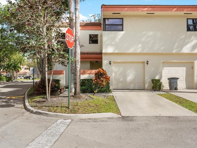 Building Photo - 3400 Emerald Oaks Dr