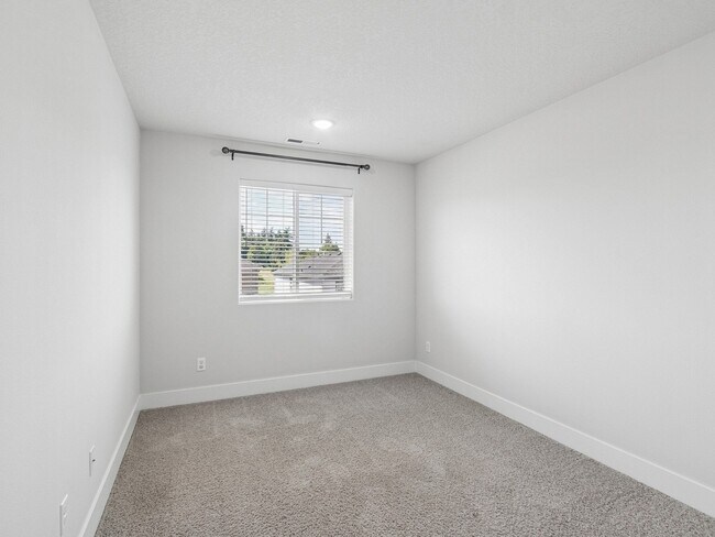 Building Photo - 15212 NW Cosmos St