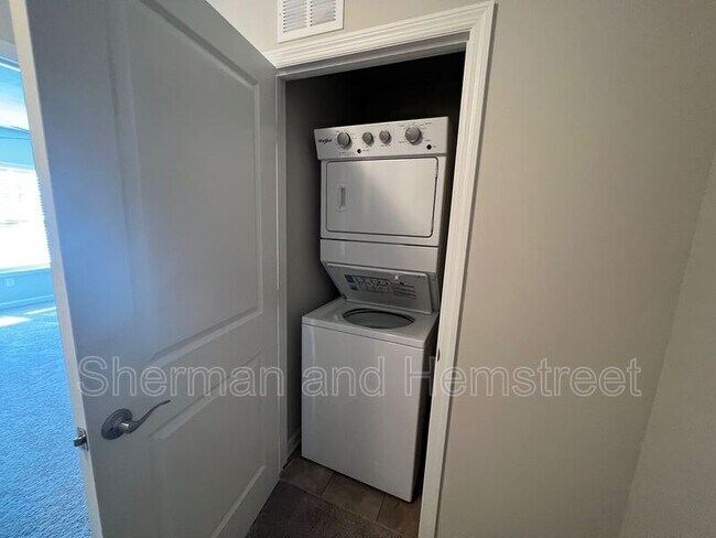 Building Photo - 620 Dobhill Ln