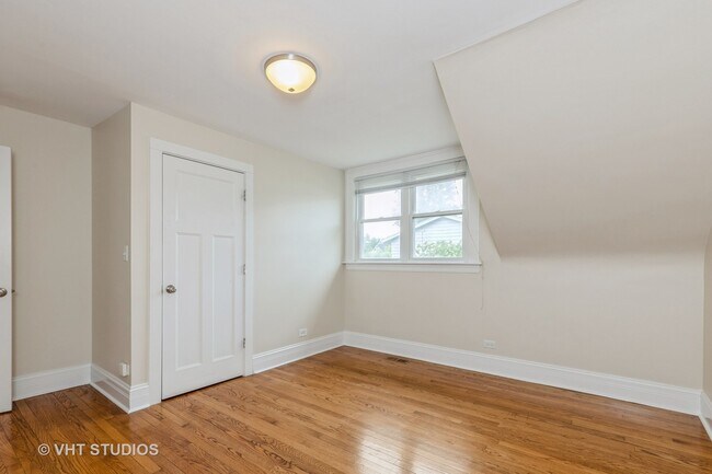 Building Photo - 621 Prairie Ave