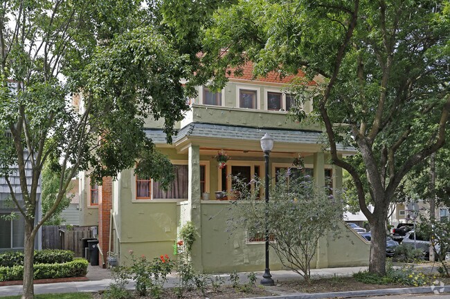 Building Photo - 2200 I St