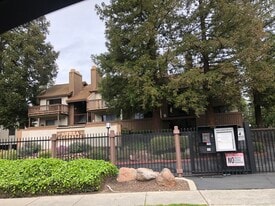 Building Photo - 2055 Sierra Rd