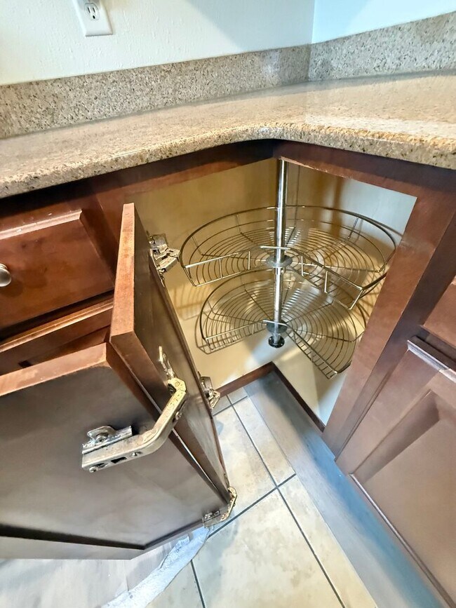 Building Photo - **4bed near MIL base- GRANITE/STAINLESS STEEL Appliances~ Roomates welcome!