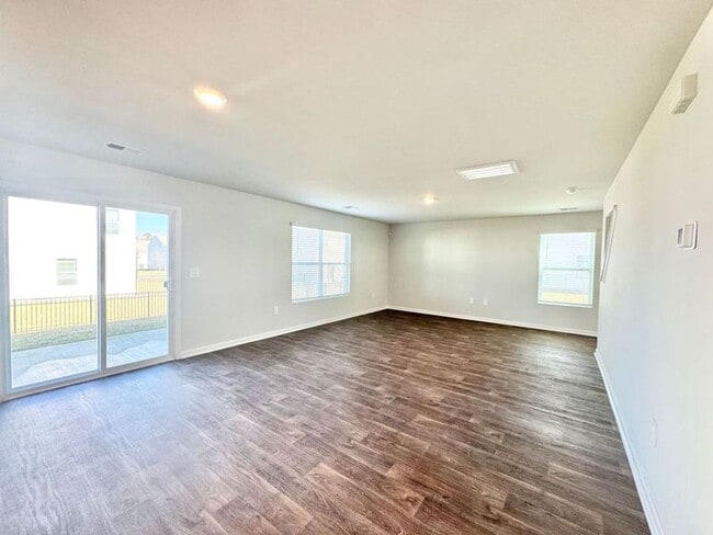 Building Photo - 303 Windmill Dr