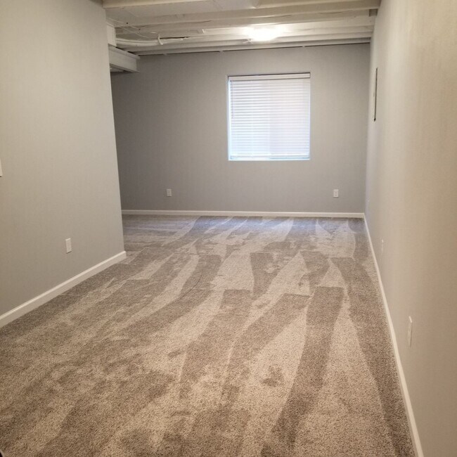 Building Photo - 4 Bedroom Millard Home!