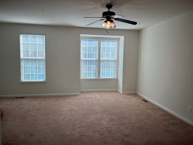 Building Photo - 1253 Elderslie Ln