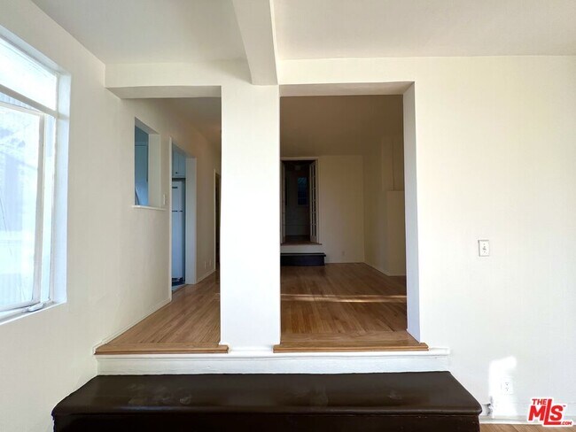 Building Photo - 2185 Broadview Terrace