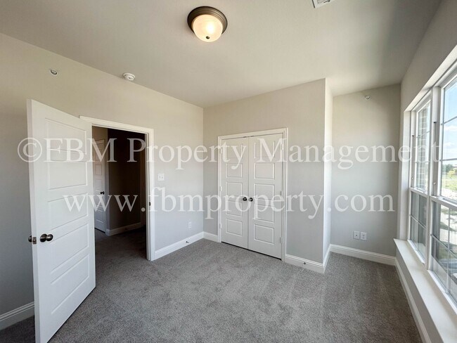 Building Photo - 2903 Layla Drive - Beautiful 3 Bedroom, 2....