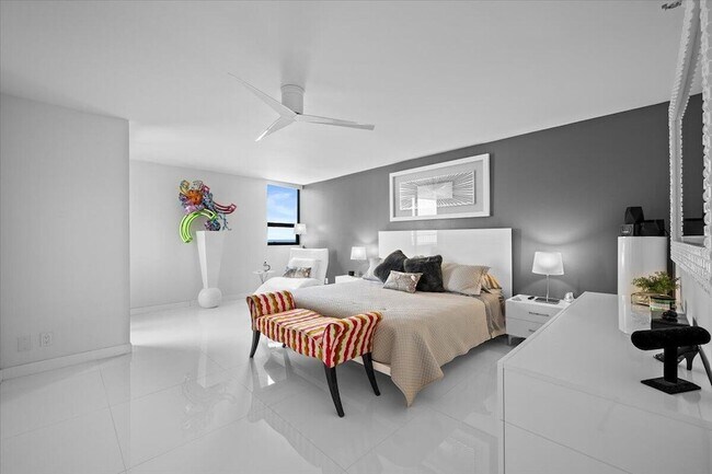 Building Photo - 5280 N Ocean Dr