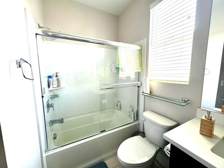 Full Bath - 1438 Cherry Cir