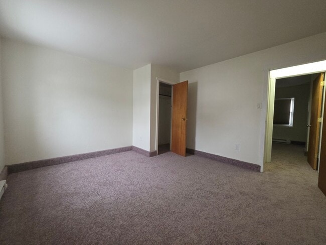Building Photo - Freshly Renovated 2 Bedroom Townhome!