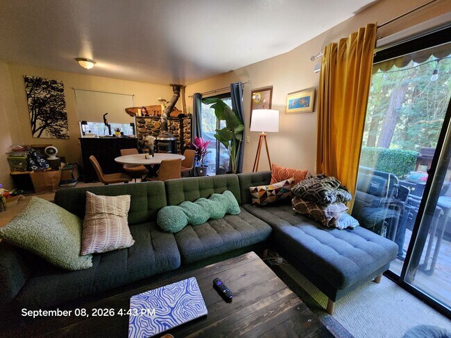 Building Photo - 493 Brassie Ave