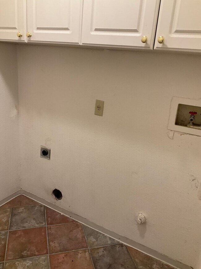 Building Photo - Charming single 3-bedroom rental opportunity!