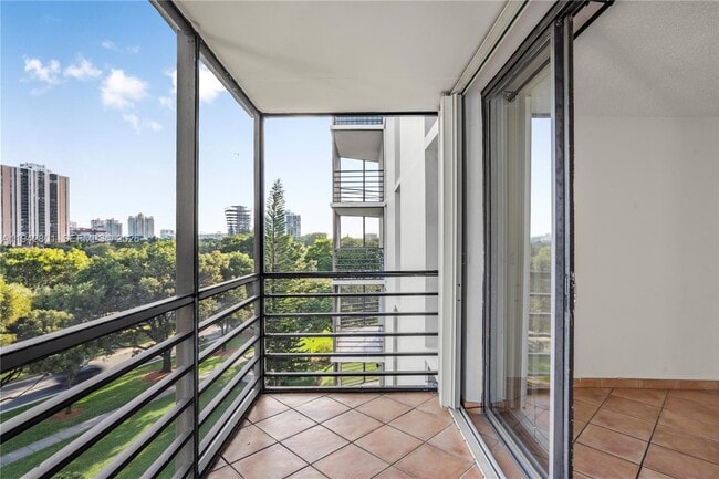 Building Photo - 20500 W Country Club Dr