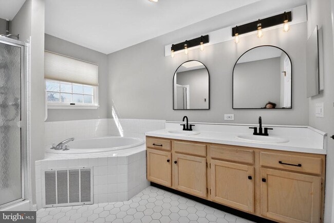 Building Photo - 74 Castleton Rd