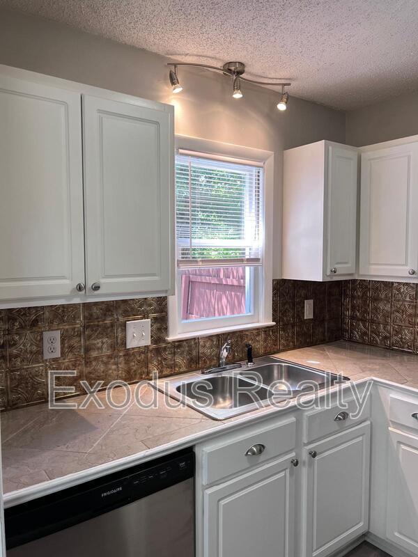 Building Photo - 157 Maranatha Cir
